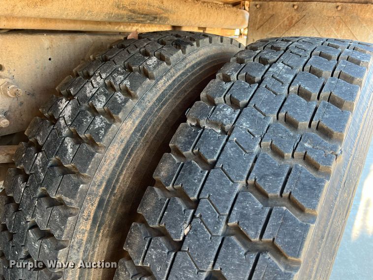 image for item NI9109 1998 Ford  water truck