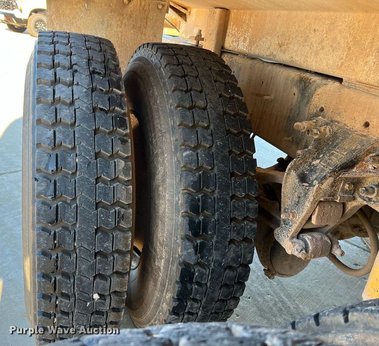 image for item NI9109 1998 Ford  water truck