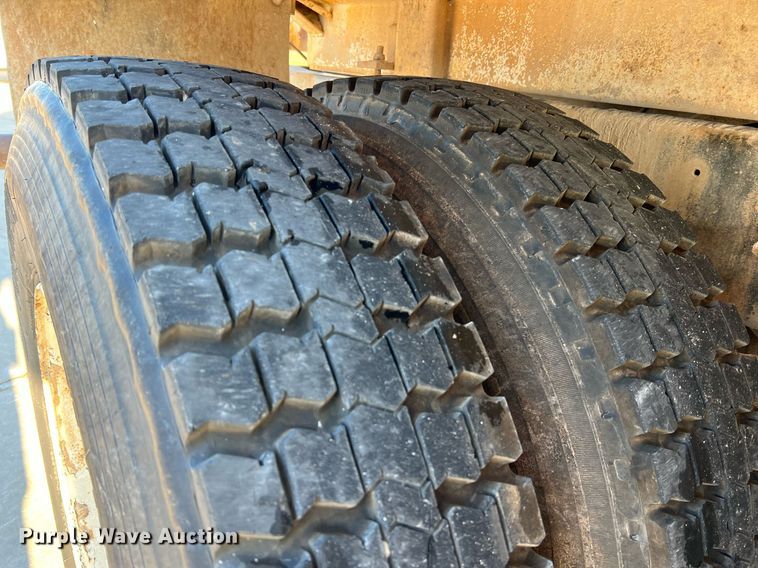 image for item NI9109 1998 Ford  water truck