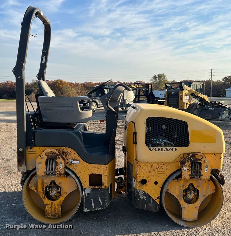 image for item NI9127 2012 Volvo DD31HF  double drum roller