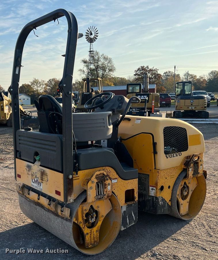 image for item NI9127 2012 Volvo DD31HF  double drum roller