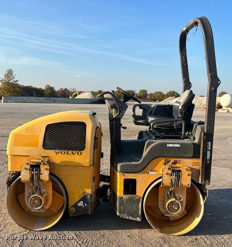 image for item NI9127 2012 Volvo DD31HF  double drum roller