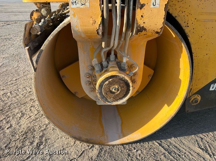 image for item NI9127 2012 Volvo DD31HF  double drum roller