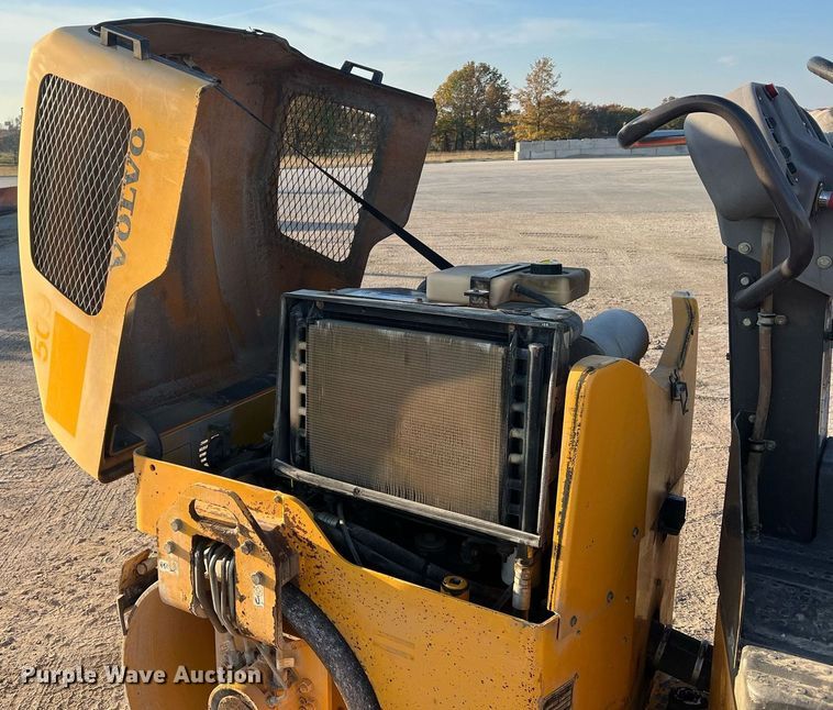 image for item NI9127 2012 Volvo DD31HF  double drum roller