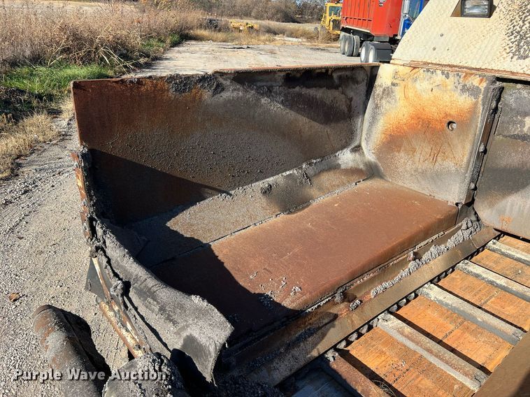 image for item NI9131 1998 Cedarapids CR461 Grayhound  paver