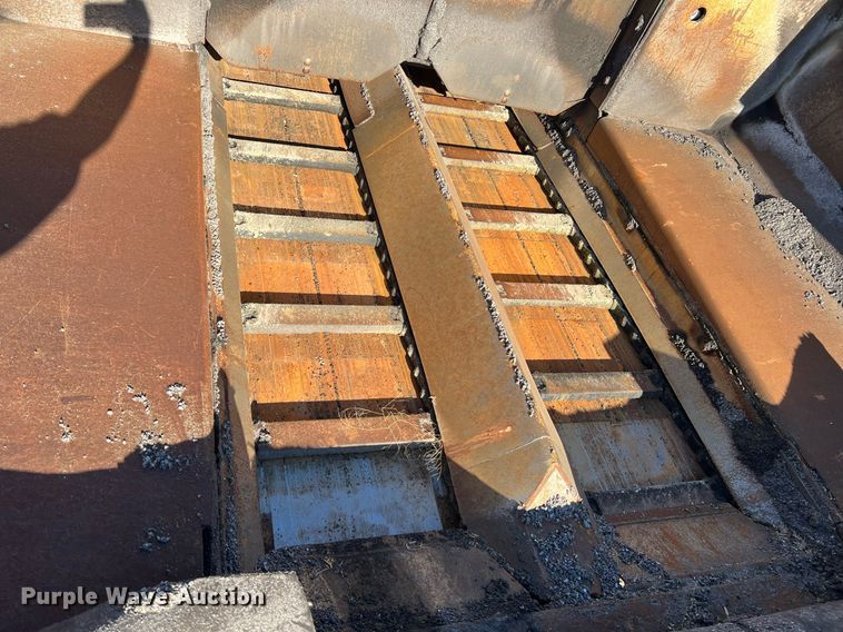 image for item NI9131 1998 Cedarapids CR461 Grayhound  paver