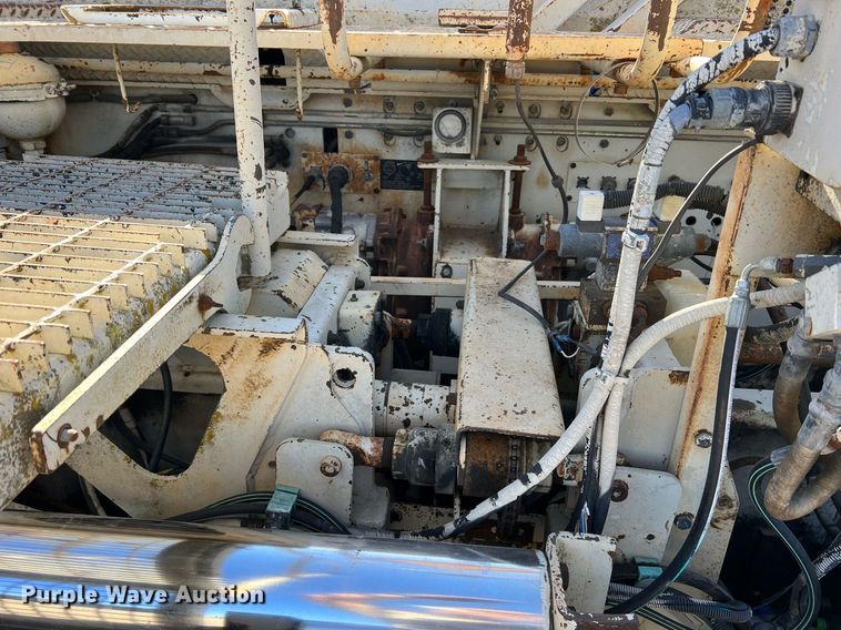 image for item NI9131 1998 Cedarapids CR461 Grayhound  paver