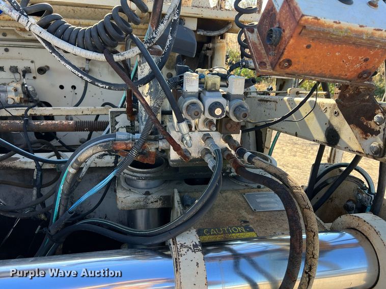 image for item NI9131 1998 Cedarapids CR461 Grayhound  paver