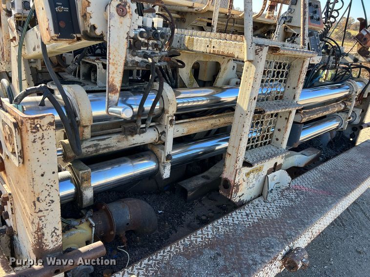 image for item NI9131 1998 Cedarapids CR461 Grayhound  paver