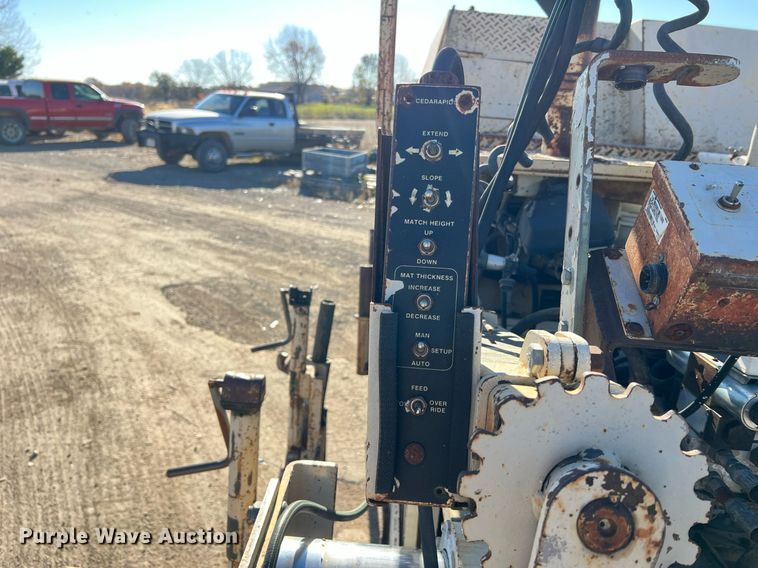 image for item NI9131 1998 Cedarapids CR461 Grayhound  paver