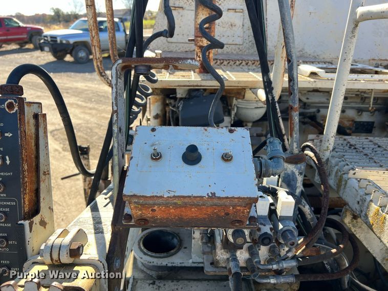 image for item NI9131 1998 Cedarapids CR461 Grayhound  paver