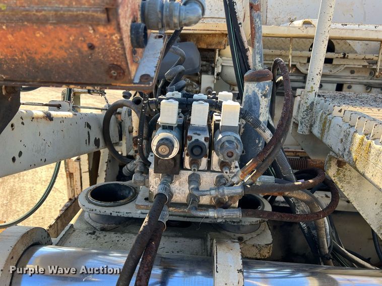 image for item NI9131 1998 Cedarapids CR461 Grayhound  paver