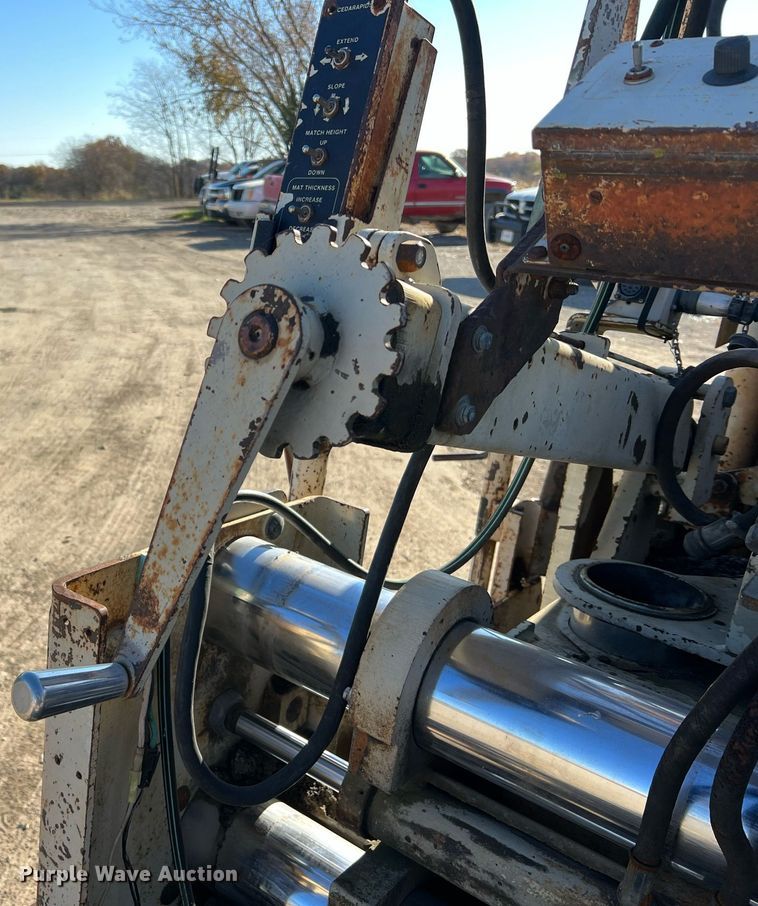 image for item NI9131 1998 Cedarapids CR461 Grayhound  paver