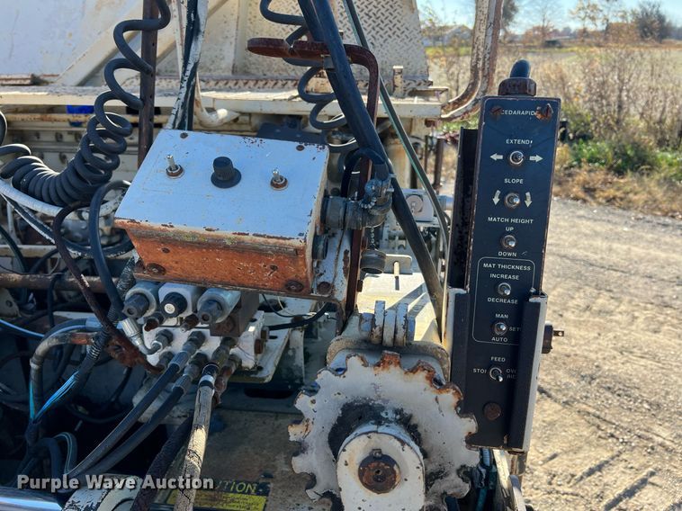 image for item NI9131 1998 Cedarapids CR461 Grayhound  paver