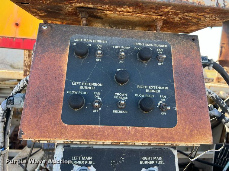 image for item NI9131 1998 Cedarapids CR461 Grayhound  paver