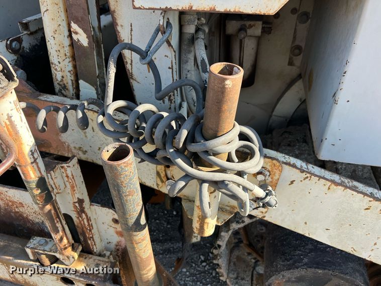 image for item NI9131 1998 Cedarapids CR461 Grayhound  paver