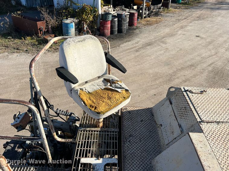 image for item NI9131 1998 Cedarapids CR461 Grayhound  paver