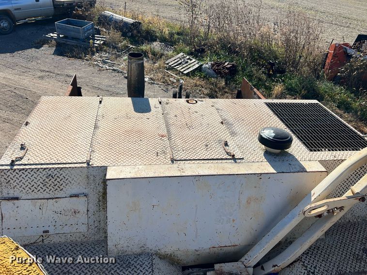 image for item NI9131 1998 Cedarapids CR461 Grayhound  paver