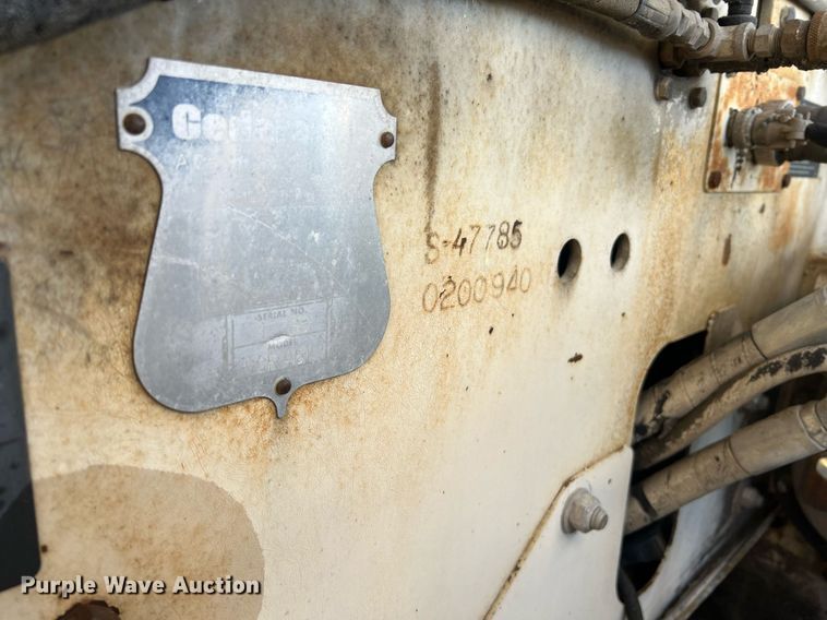 image for item NI9131 1998 Cedarapids CR461 Grayhound  paver