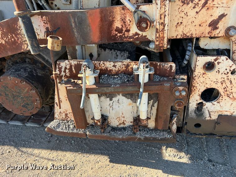 image for item NI9132 1994 Cedarapids CR-461  paver