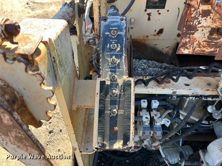 image for item NI9132 1994 Cedarapids CR-461  paver