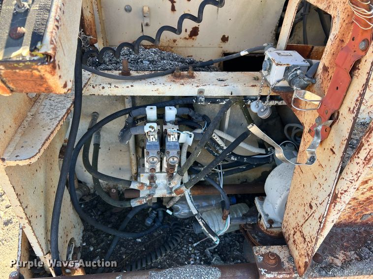 image for item NI9132 1994 Cedarapids CR-461  paver