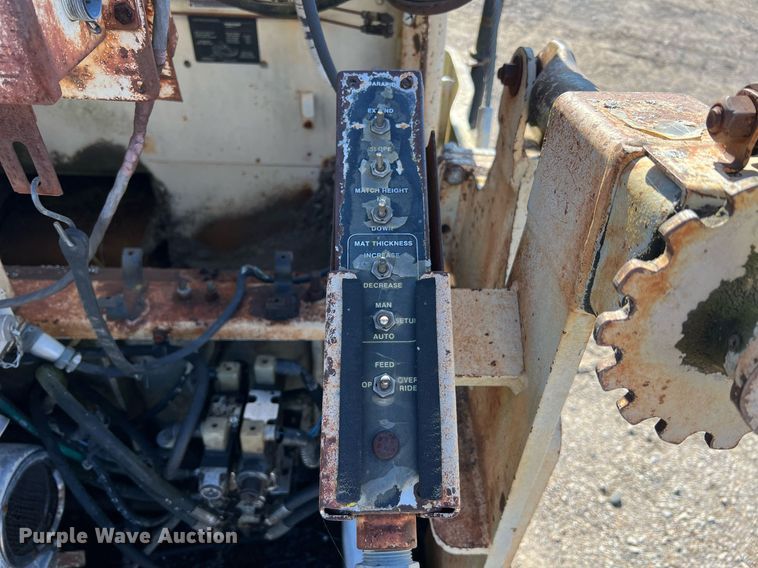 image for item NI9132 1994 Cedarapids CR-461  paver