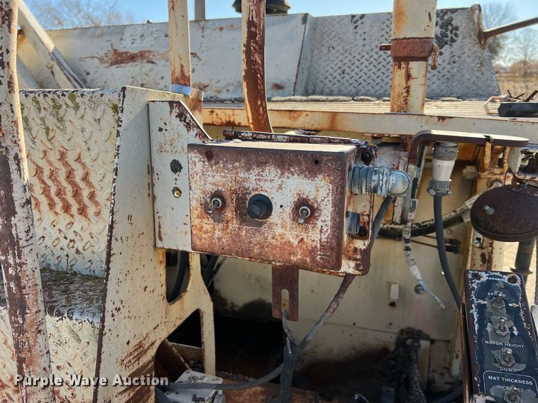 image for item NI9132 1994 Cedarapids CR-461  paver