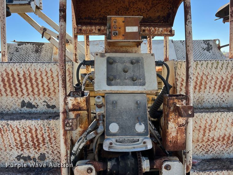 image for item NI9132 1994 Cedarapids CR-461  paver