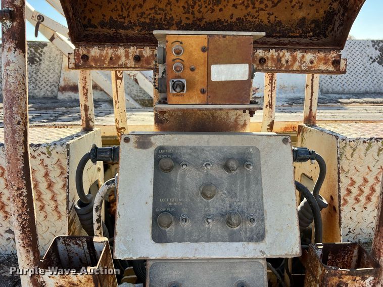 image for item NI9132 1994 Cedarapids CR-461  paver