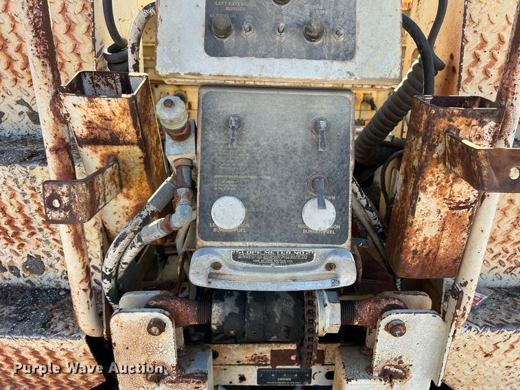 image for item NI9132 1994 Cedarapids CR-461  paver