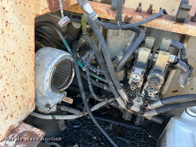 image for item NI9132 1994 Cedarapids CR-461  paver