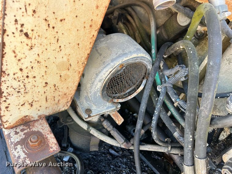 image for item NI9132 1994 Cedarapids CR-461  paver