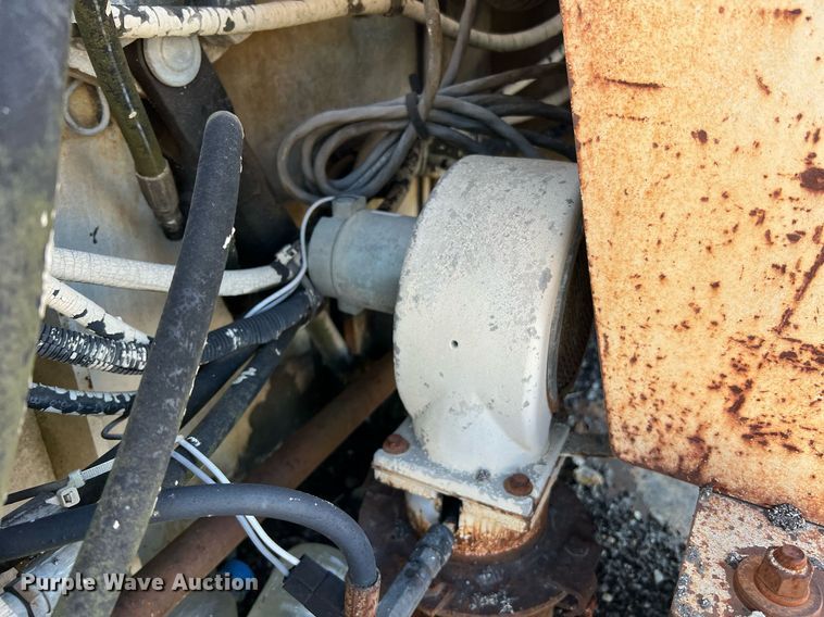 image for item NI9132 1994 Cedarapids CR-461  paver