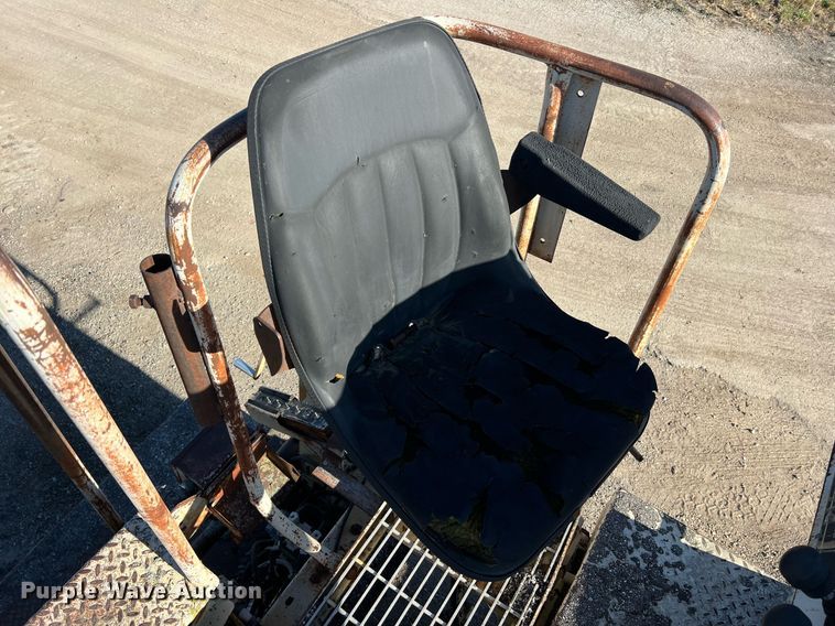 image for item NI9132 1994 Cedarapids CR-461  paver