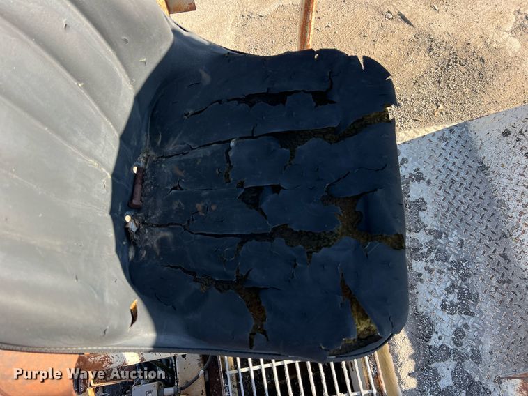 image for item NI9132 1994 Cedarapids CR-461  paver