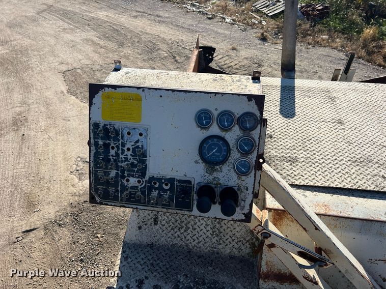 image for item NI9132 1994 Cedarapids CR-461  paver