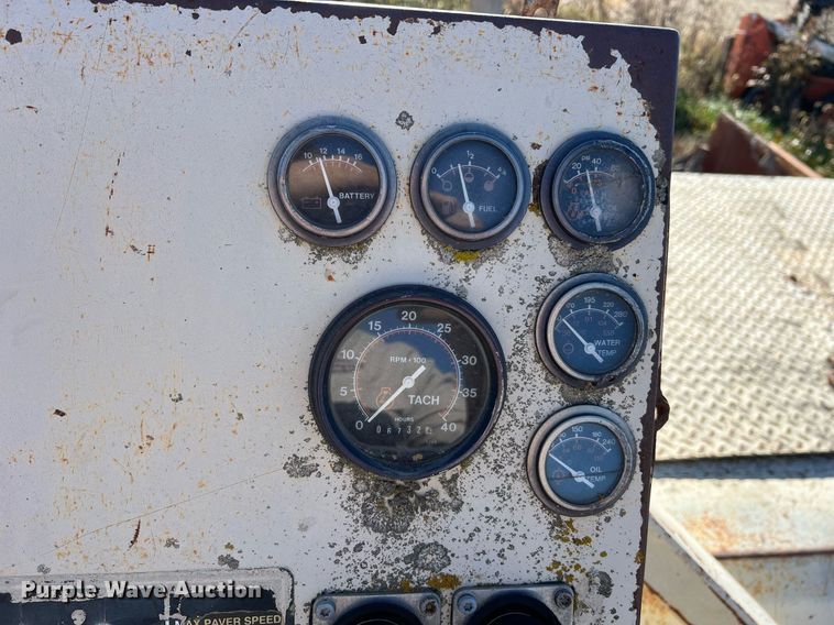 image for item NI9132 1994 Cedarapids CR-461  paver