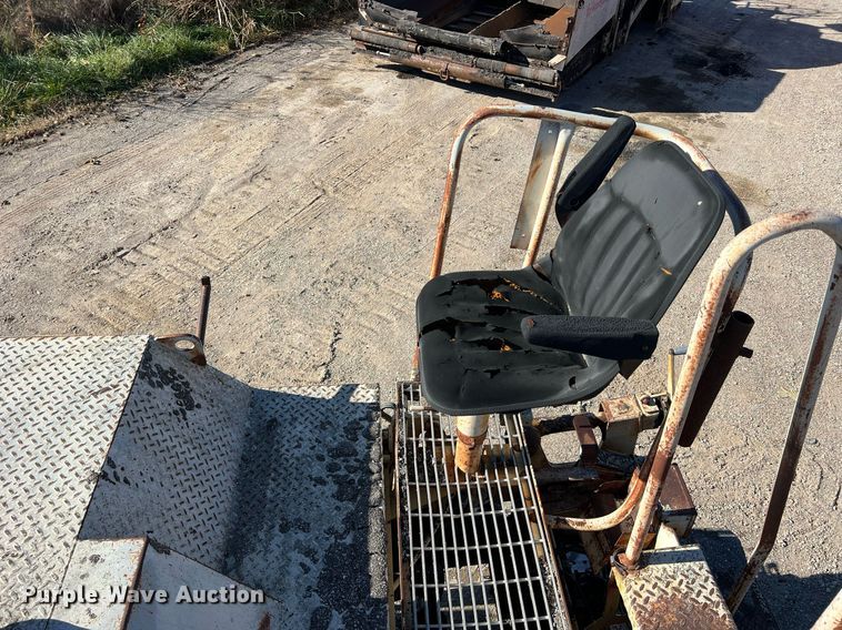 image for item NI9132 1994 Cedarapids CR-461  paver