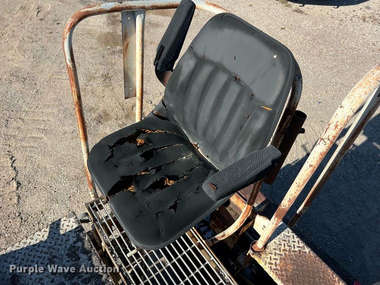 image for item NI9132 1994 Cedarapids CR-461  paver