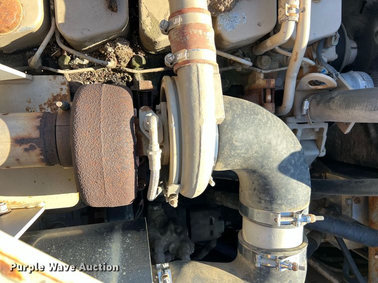 image for item NI9132 1994 Cedarapids CR-461  paver