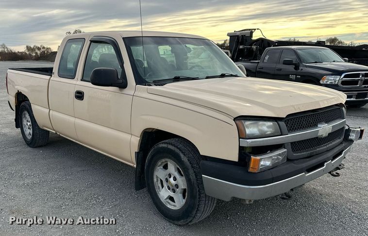 image for item NL9085 2003 Chevrolet Silverado 1500  Ext. Cab pickup truck