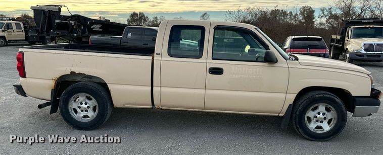 image for item NL9085 2003 Chevrolet Silverado 1500  Ext. Cab pickup truck