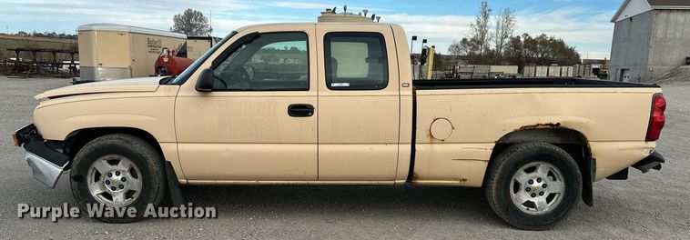 image for item NL9085 2003 Chevrolet Silverado 1500  Ext. Cab pickup truck
