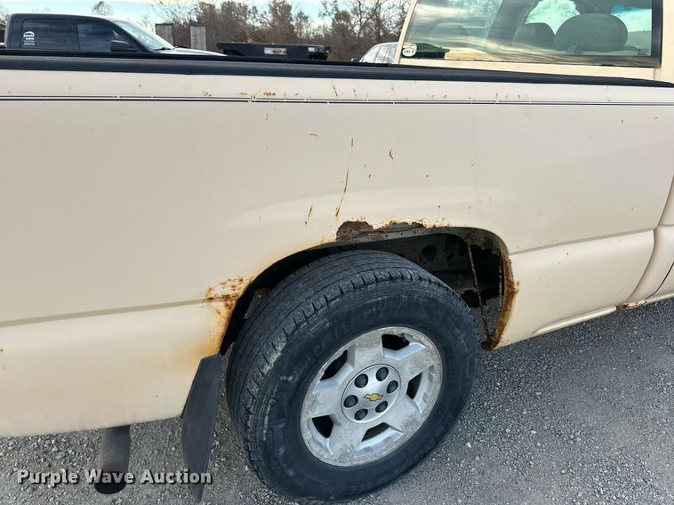 image for item NL9085 2003 Chevrolet Silverado 1500  Ext. Cab pickup truck