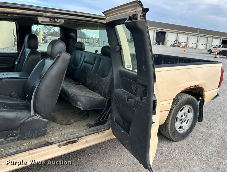 image for item NL9085 2003 Chevrolet Silverado 1500  Ext. Cab pickup truck