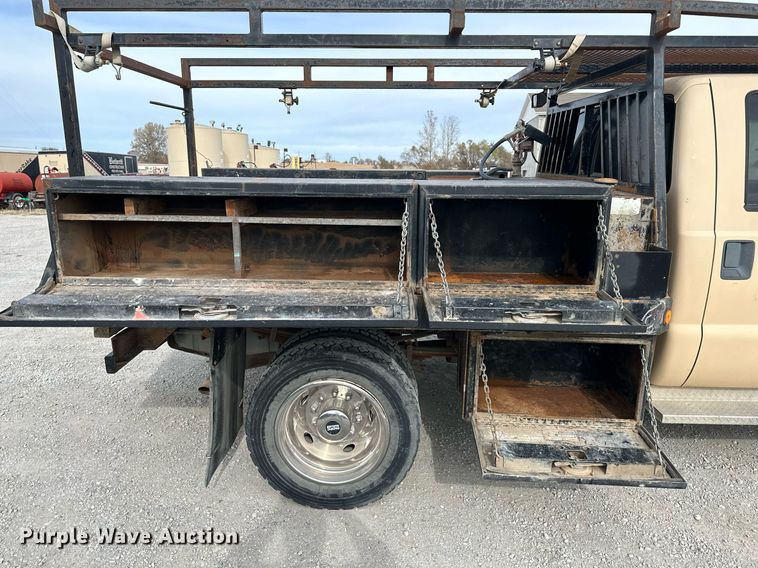 image for item NL9086 2009 Ford F550 Super Duty XL  Crew Cab utility / service truck