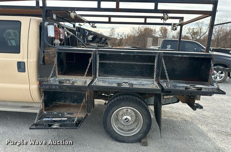 image for item NL9086 2009 Ford F550 Super Duty XL  Crew Cab utility / service truck