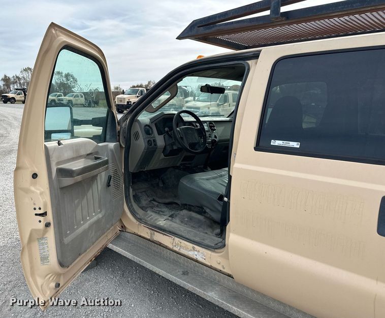 image for item NL9086 2009 Ford F550 Super Duty XL  Crew Cab utility / service truck