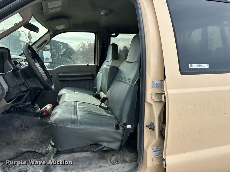 image for item NL9086 2009 Ford F550 Super Duty XL  Crew Cab utility / service truck